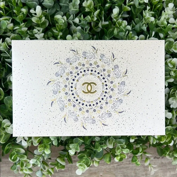 CHANEL Limited Edition Holiday Beauty 2025 Gift Box - Picture 11 of 11